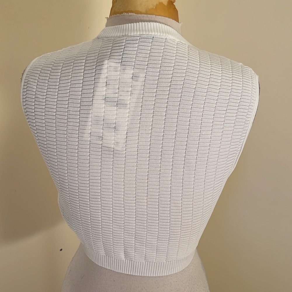 New! Zara medium buttoned knit crop top. - Picture 4 of 13